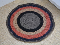 tapis de salle-de-bain en t-shirts